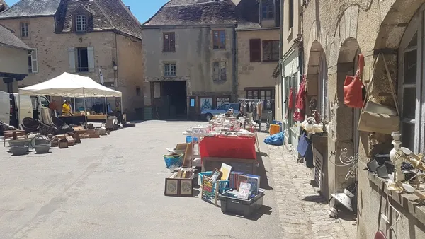 LUNDI 13/07 ANNULÉE - Brocante à Saint-Benoît