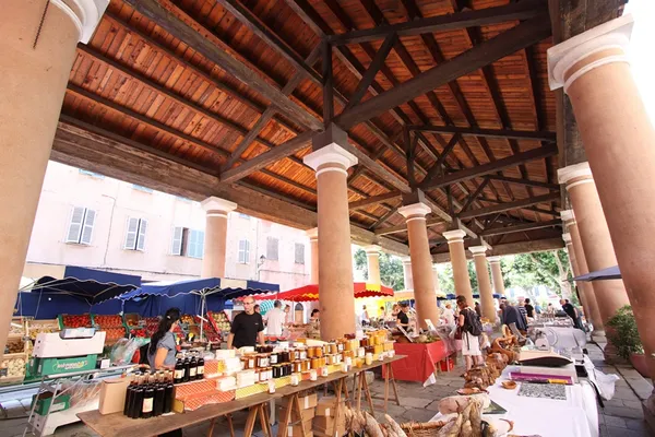 MARCHE COUVERT DE L'ILE ROUSSE