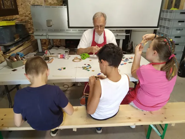 Atelier enfant : création d'un objet en vitrail avec Sébastien Dugué, maître verrier