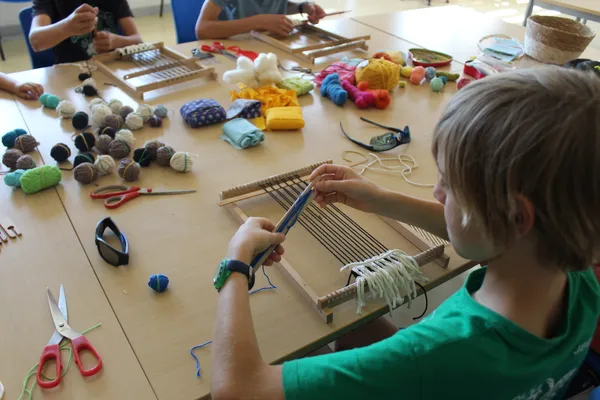 Atelier des savoir-faire - Ateliers graines d'artisans : Tissage Avec Chantal MERMET-GUYENET