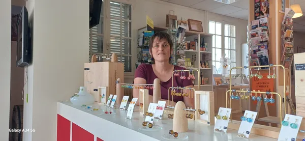 AmosaïcO s'invite dans la vitrine de l'office de tourisme