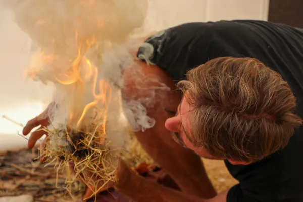 Faites de la Préhistoire ! Les secrets du feu : de l'étincelle à la flamme