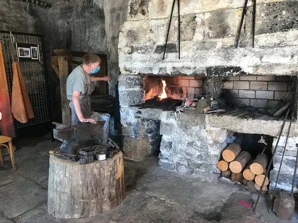 Visite guidée avec démonstration de maillage des pinces- Musée de la pince