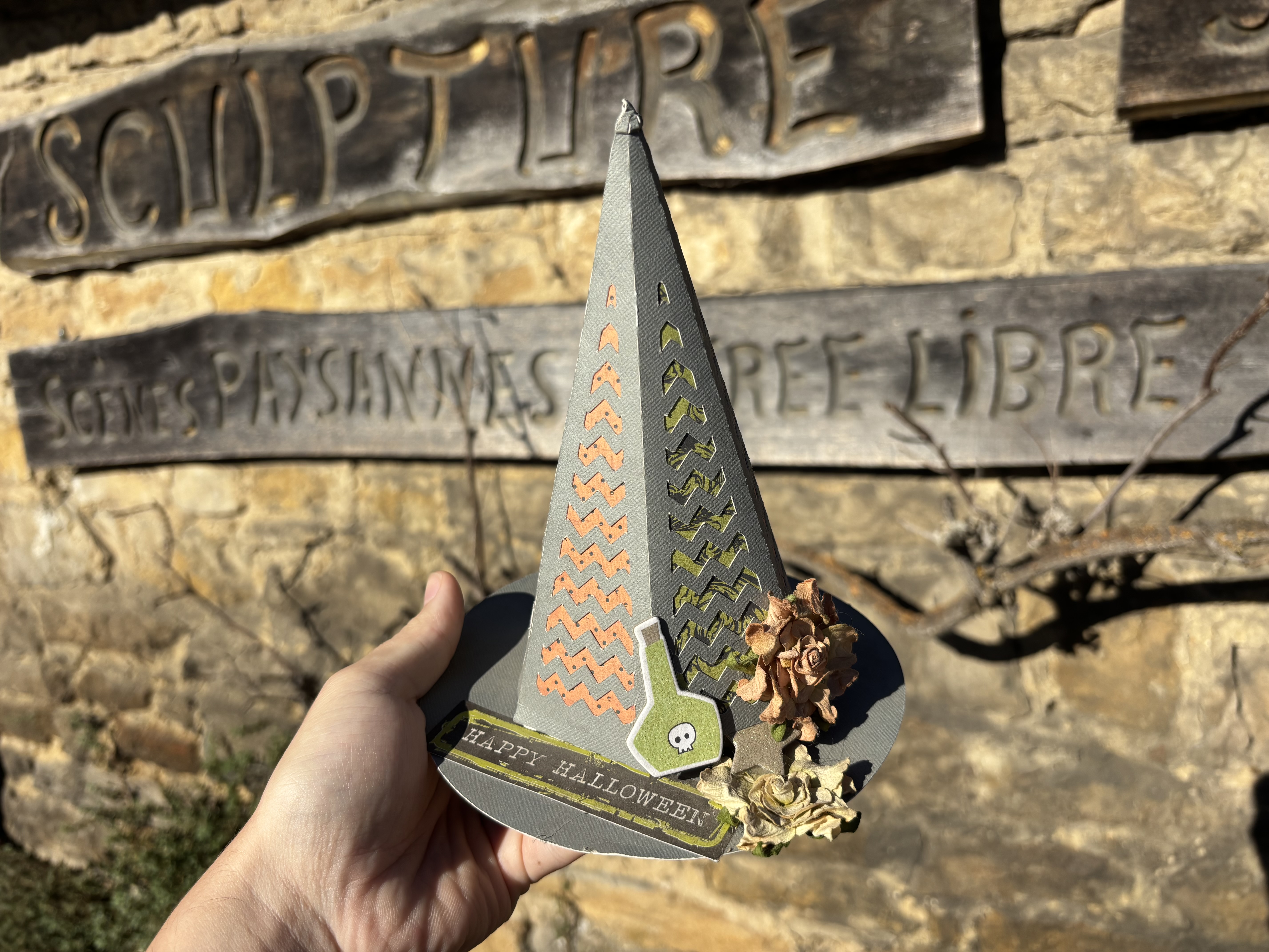 Créez votre chapeau de sorcière pour Halloween
