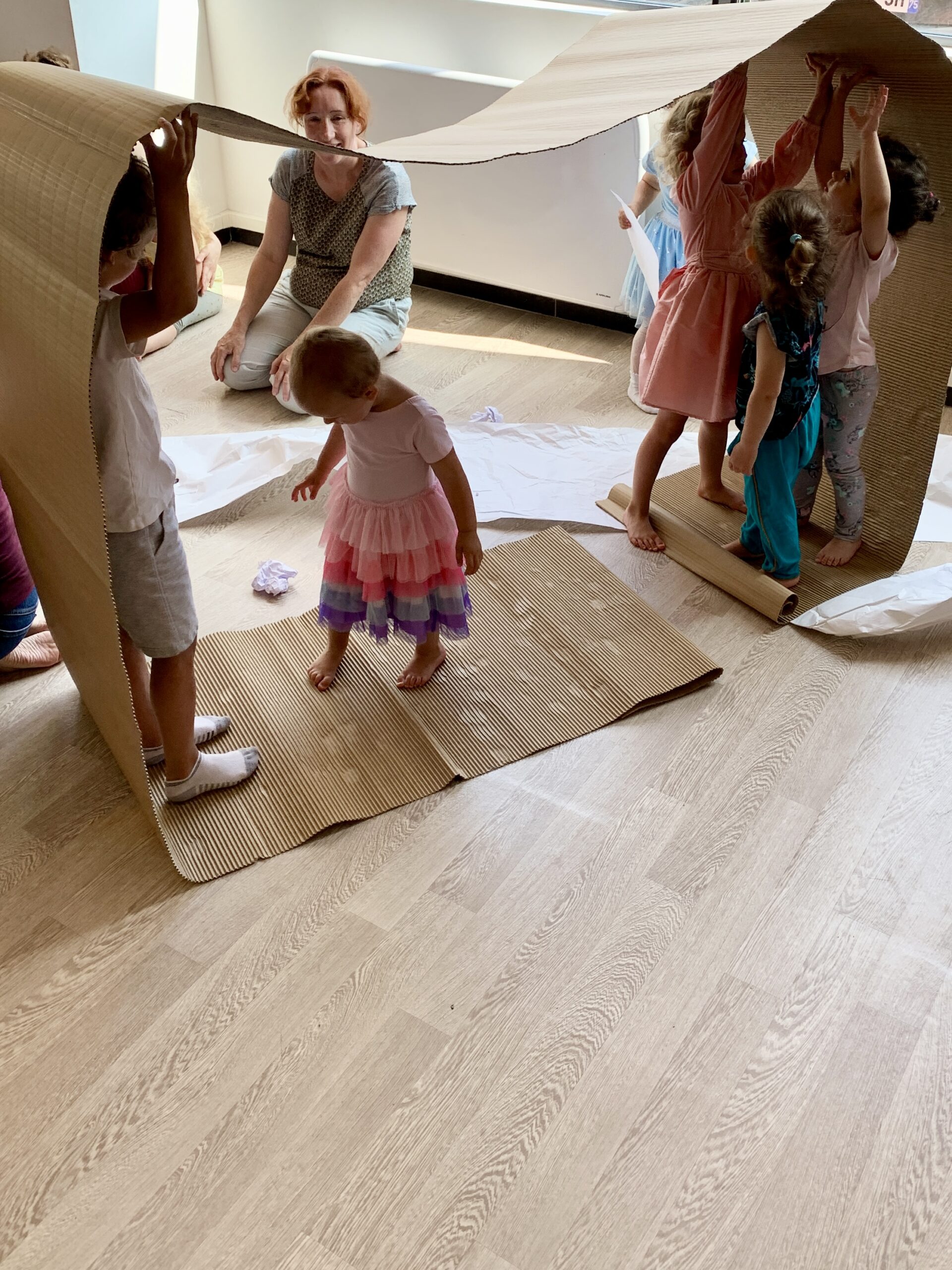 La fraternelle - atelier danse à la médiathèque Le Dôme : chemin de papier