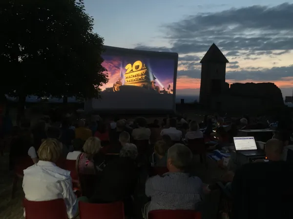 Soirée concert & ciné plein air - Château de Chevreaux
