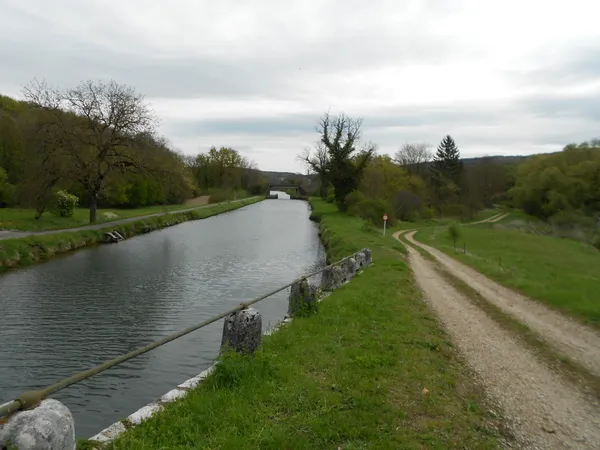 Le long de la voie romaine à Osselle