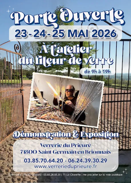 Porte ouverte de l'atelier du fileur de verre
