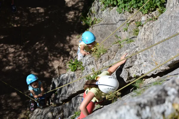 Stage escalade en falaise - 11/14 ans