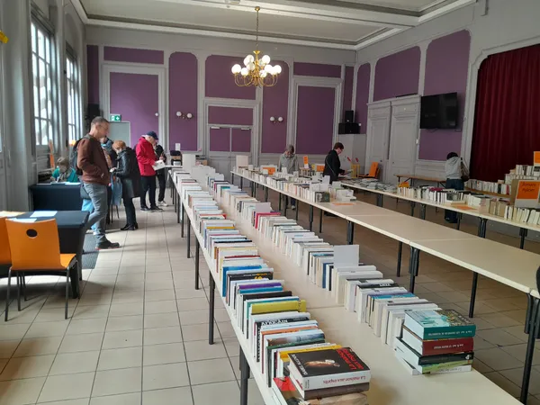Vente de livres au bénéfice de la Bibliothèque de l'Hôpital