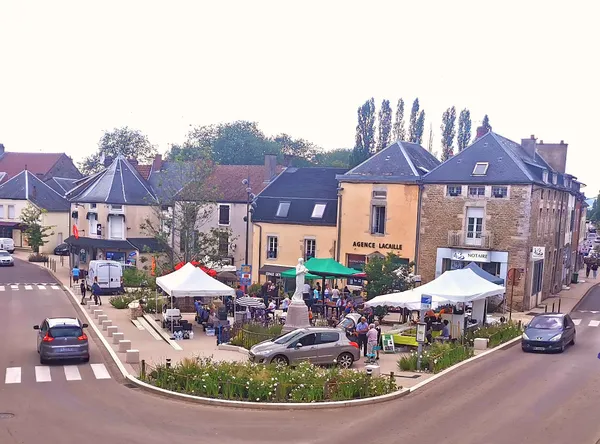 Marché de Pouilly en Auxois