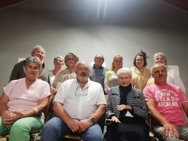 Soirée théâtre. Première partie avec l'atelier théâtre jeunes puis la troupe des adultes
