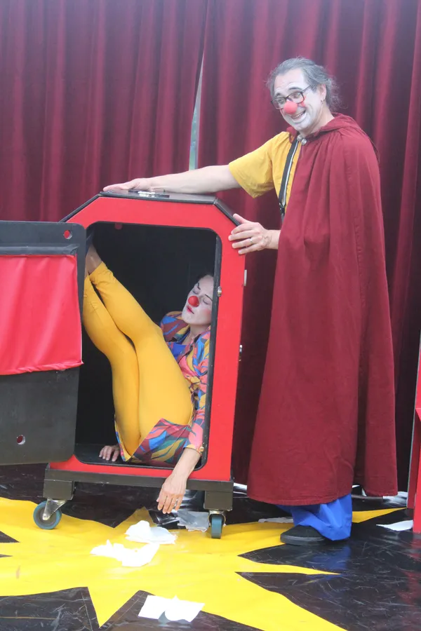 Vendredi Mommesin : cirque avec le Duo Senza Nome