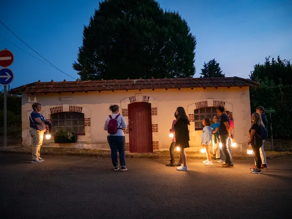 Balade aux lanternes : L'ancienne cité thermale de Pougues les Eaux en nocturne