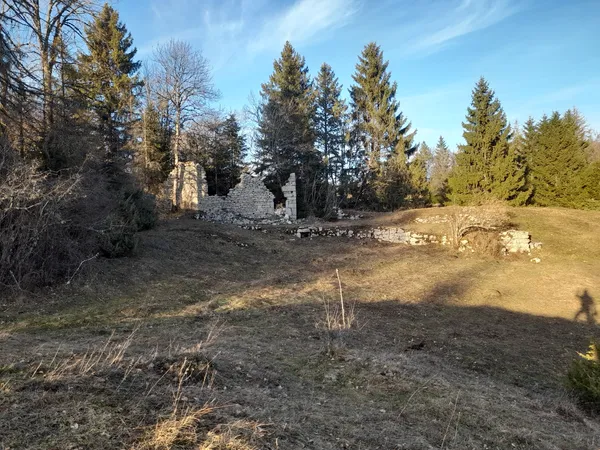 CPIE Haut-Jura - Sur les traces de l'eau à Larrivoire : entre ruines et fontaines
