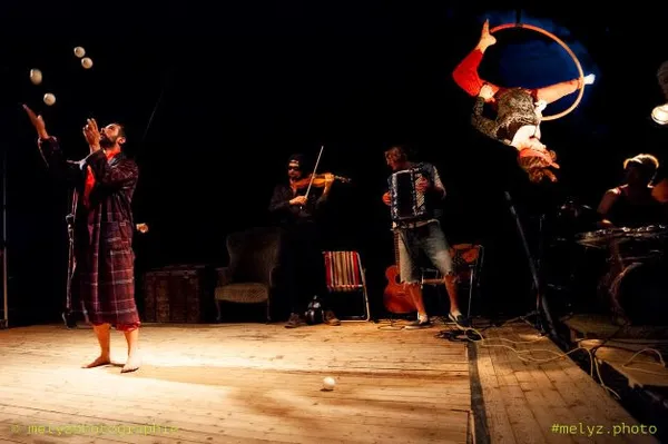 Cabaret cirque poetique et absurde