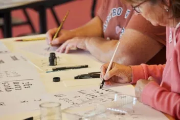 Atelier de découverte de la calligraphie et de conception d’une lettrine