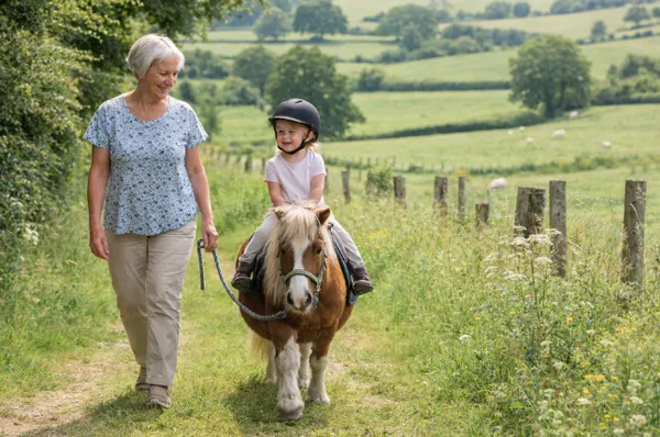 Balade à poneys en main