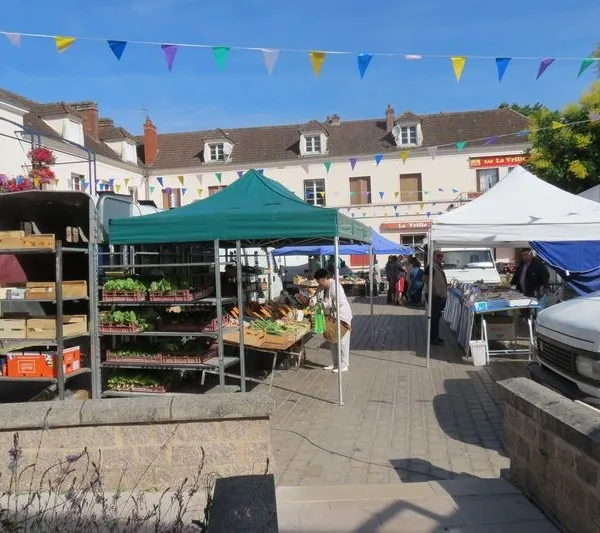 Marché hebdomadaire à Neuvy-sur-Loire