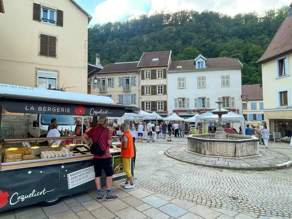 Marché Artisanal & Produits Régionaux