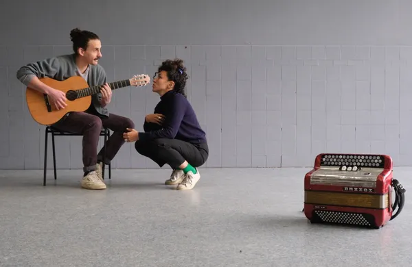 "T'es qui toi?" par la Compagnie Genappe (Belgique)
