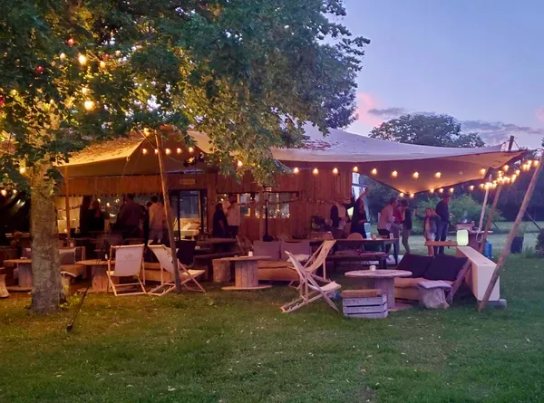 Truck et Trinque à la Cave Nérot avec Burgers et Saveurs