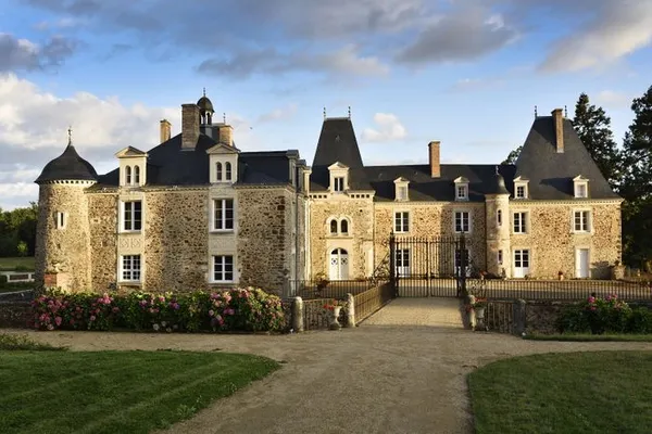 Visite guidée par Catherine, châtelaine des temps modernes (restauratrice, jardinière, animatrice, propriétaire ...)