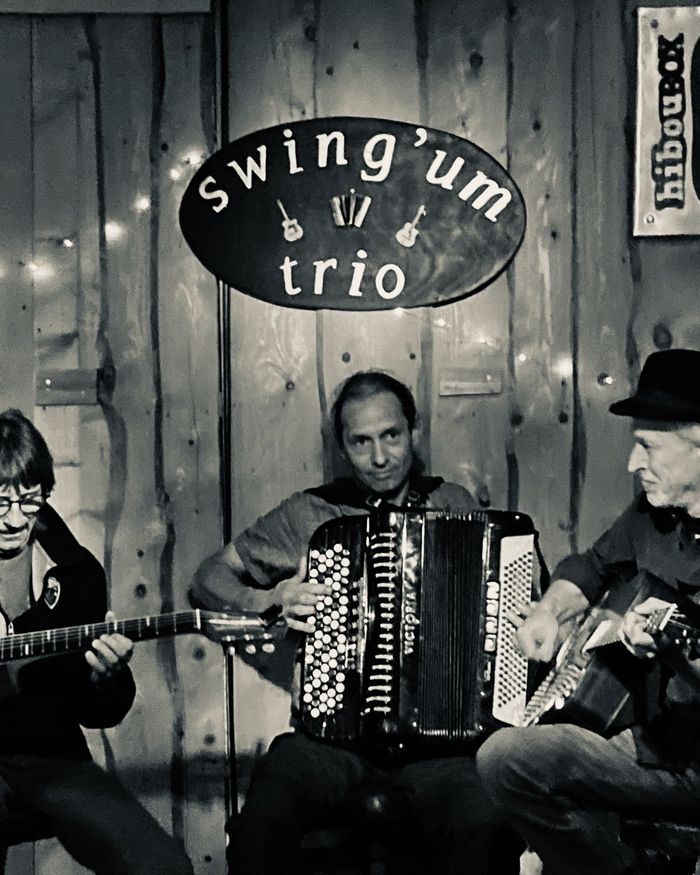 SWING'UM TRIO