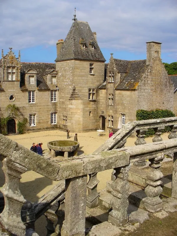 Visites guidées (intérieur et extérieur) au Manoir de Tronjoly