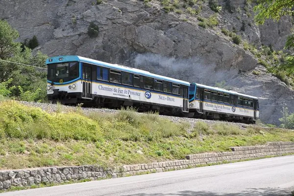 A pied, à dos de mulet ou en train... Expositions sur les mobilités montagnardes