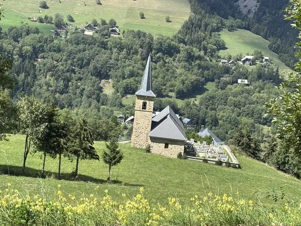 Voyage dans le temps à l'église Saint-Nicolas d'Albiez-Montrond