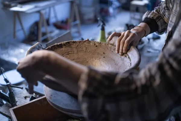 Poterie traditionnelle / Démonstration et discussions autour de la technique du colombin