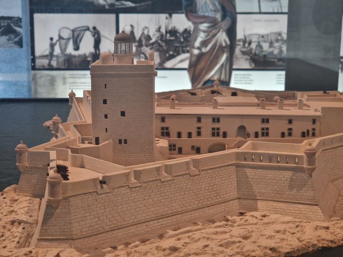 LE FORT DE BOUC : UN FORT BASTIONNÉ D'AVANT VAUBAN