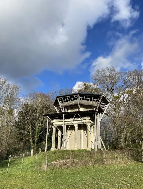 Visite extérieure du pigeonnier de Soucelles
