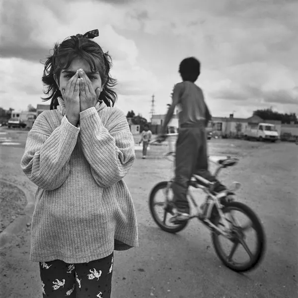Du Village andalou au quartier Bacalan, des enfants et un photographe