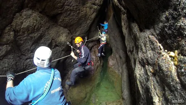 Initiation spéléo - grotte des Sirènes
