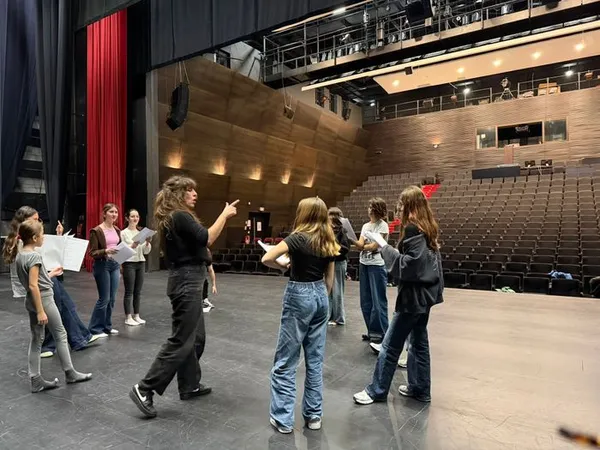 Coulisses, régie, plateau : poussez les portes du Théâtre Le Carré Sainte-Maxime !