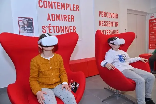 Casques de réalité virtuelle : « Notre-Dame de Paris : Voyage dans le Passé »