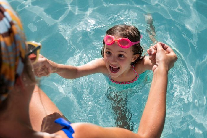 Piscine - à partir de 8 ans.
