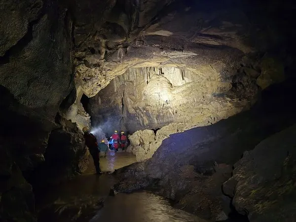 Visite de la grotte du Chaland