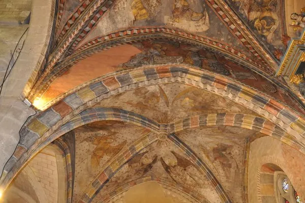 Découvrez les peintures de l'église Saint-Pierre-Saint-Paul de Casseneuil à la lampe torche