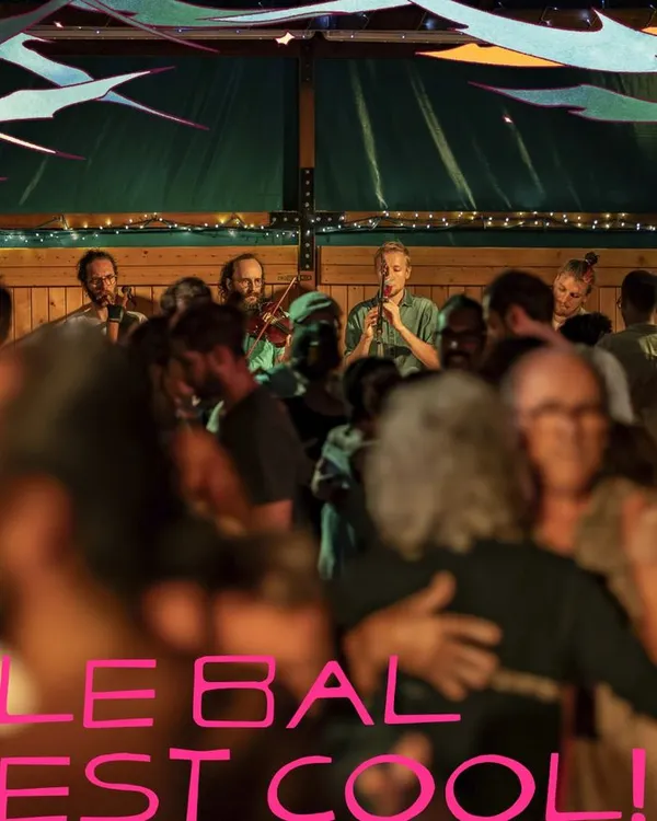 Le Grand Bal de Laetitia Carton, Le bal est cool !