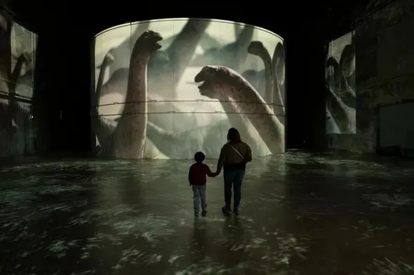 "Dinosaures", l'expérience immersive aux Bassins des Lumières