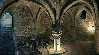 Visite commentée de la cave dîmière du prieuré de Maule
