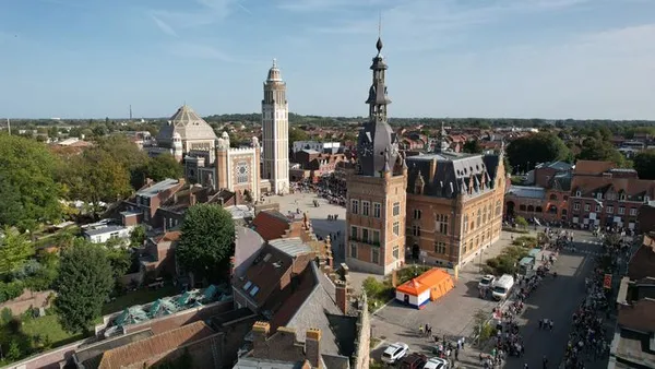 Découverte de l'Hôtel de ville et de l'église St Chrysole : exposition retraçant leur évolution au fil des années
