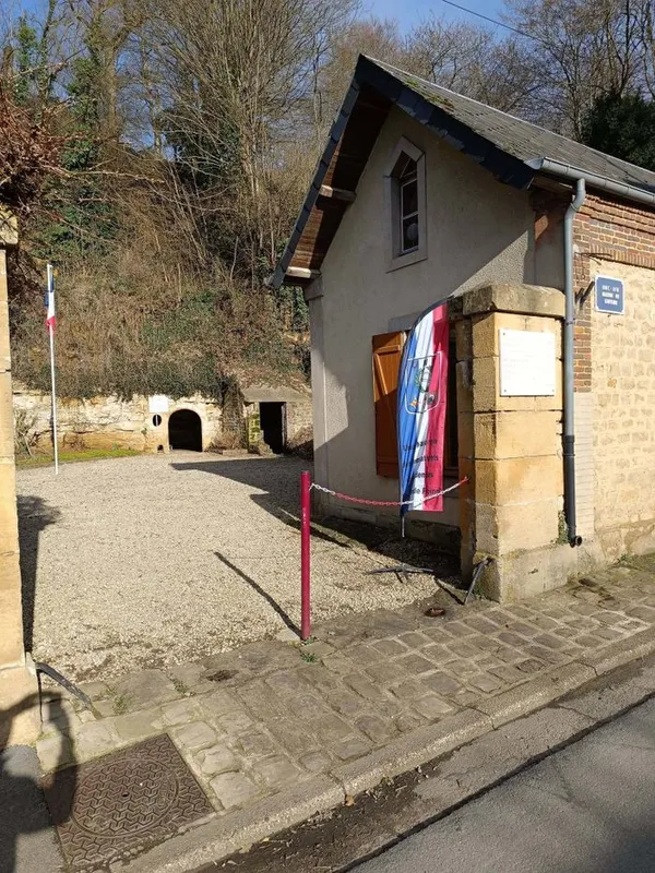Visite du musée de la Grotte du "Massacre de Gaulier"