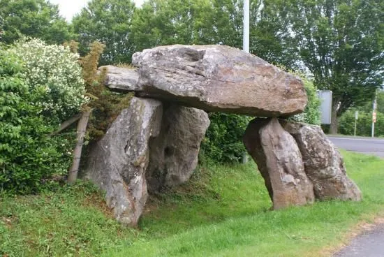 Visite libre du dolmen "La Roche aux Fées"