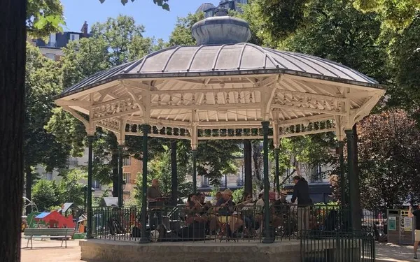 Kiosque en Fête à la promenade Pereire - Ternes Maillot