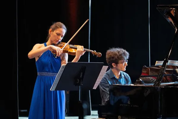 De l'écriture classique à celle d'aujourd'hui Elise Bertrand, violon et Gaspard Thomas, piano