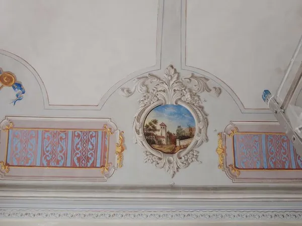 Découverte des techniques de la chaux dans le bâti et la décoration.